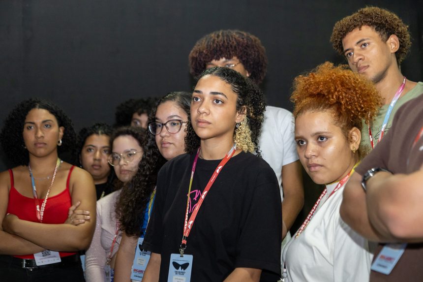Grupo de jovens participantes do RioMarket Jovem